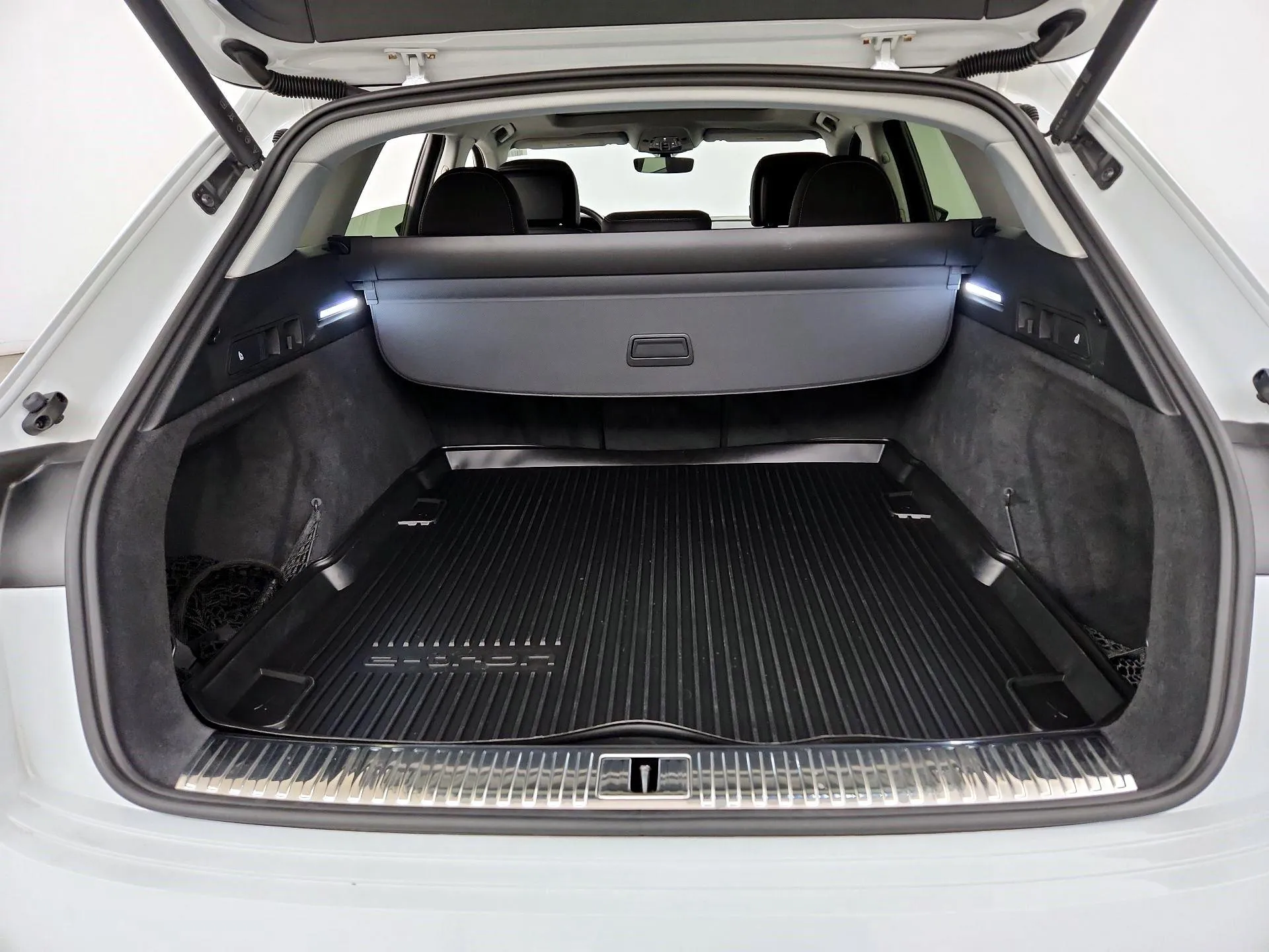 2022  Audi  e-tron Premium
